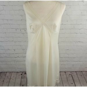 Vintage Helios Made in Paris France Size EU 46 Slip with Lace Detailing